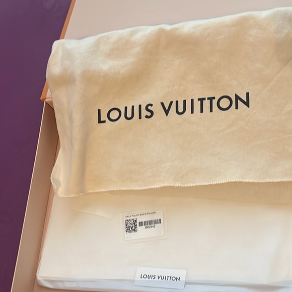 Louis Vuitton daily pouch - Picture 2 of 7